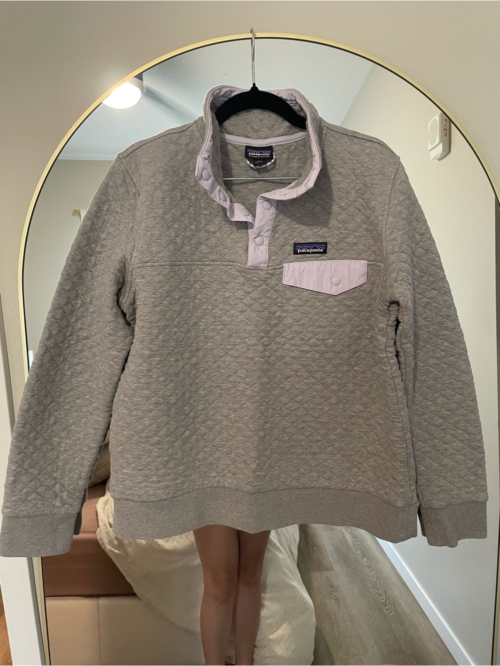 Patagonia Women's Quilted Snap-T Pullover in Light Gray with Pale Lavender Trim
